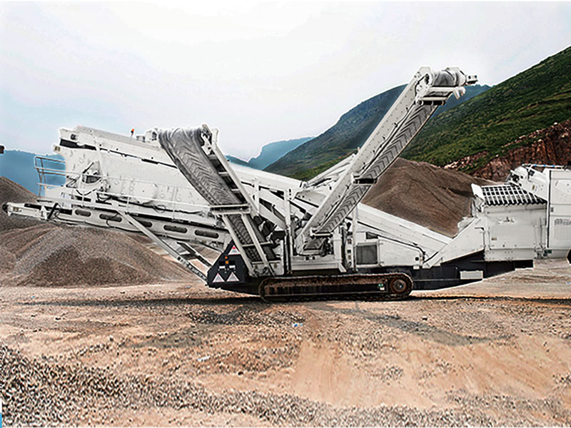 Mobile crushing and screening station