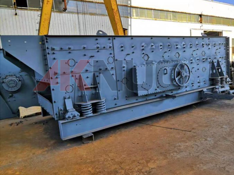 Mobile screening equipment
